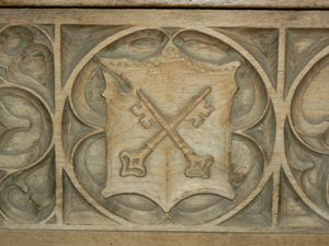 Close-up of the crossed keys of St. Peter on the rear bench.